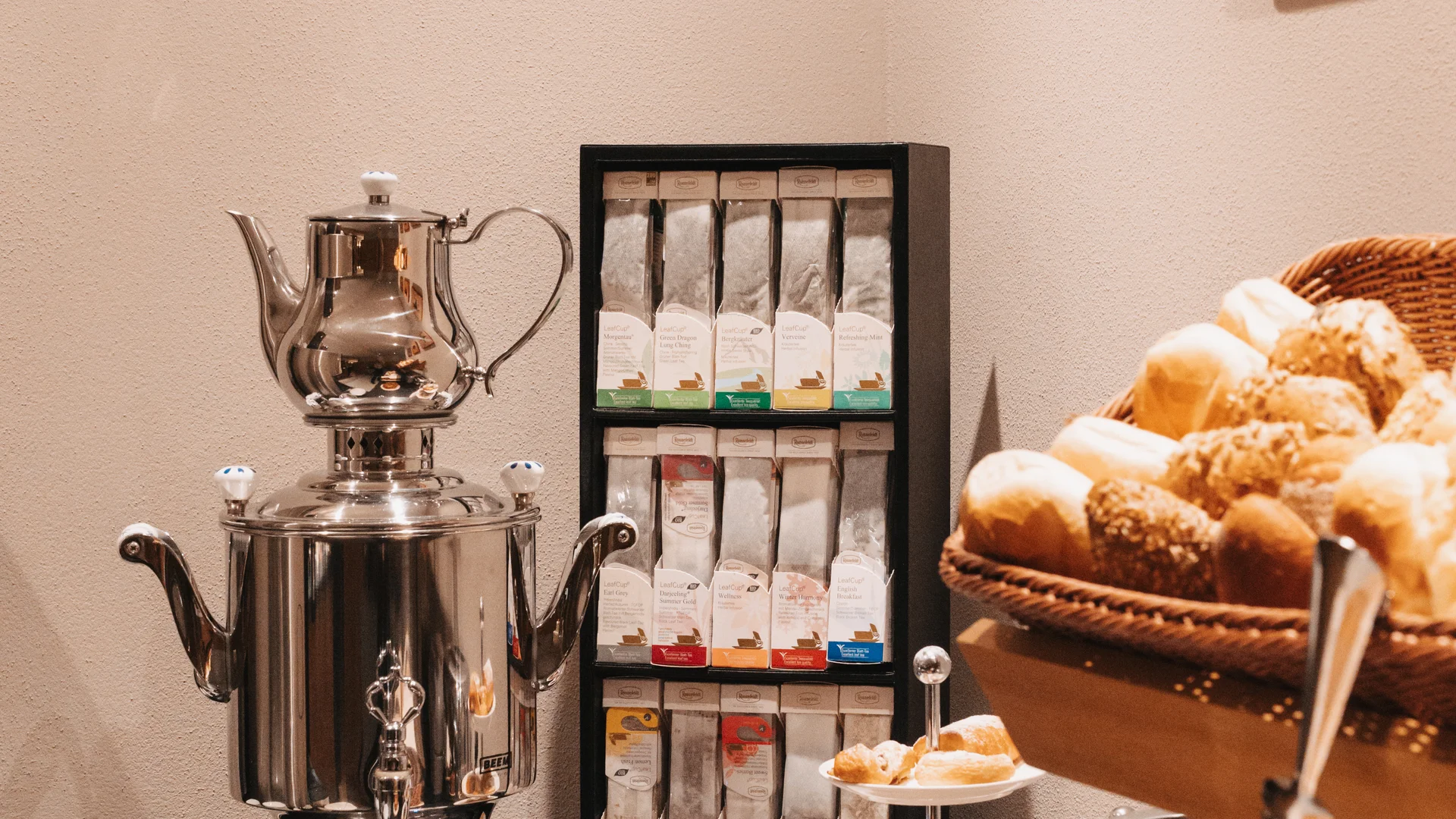 Picture gallery | Hotel Panorama in Lech am Arlberg Breakfast buffet with assorted teas, a samovar and a selection of sweet pastries