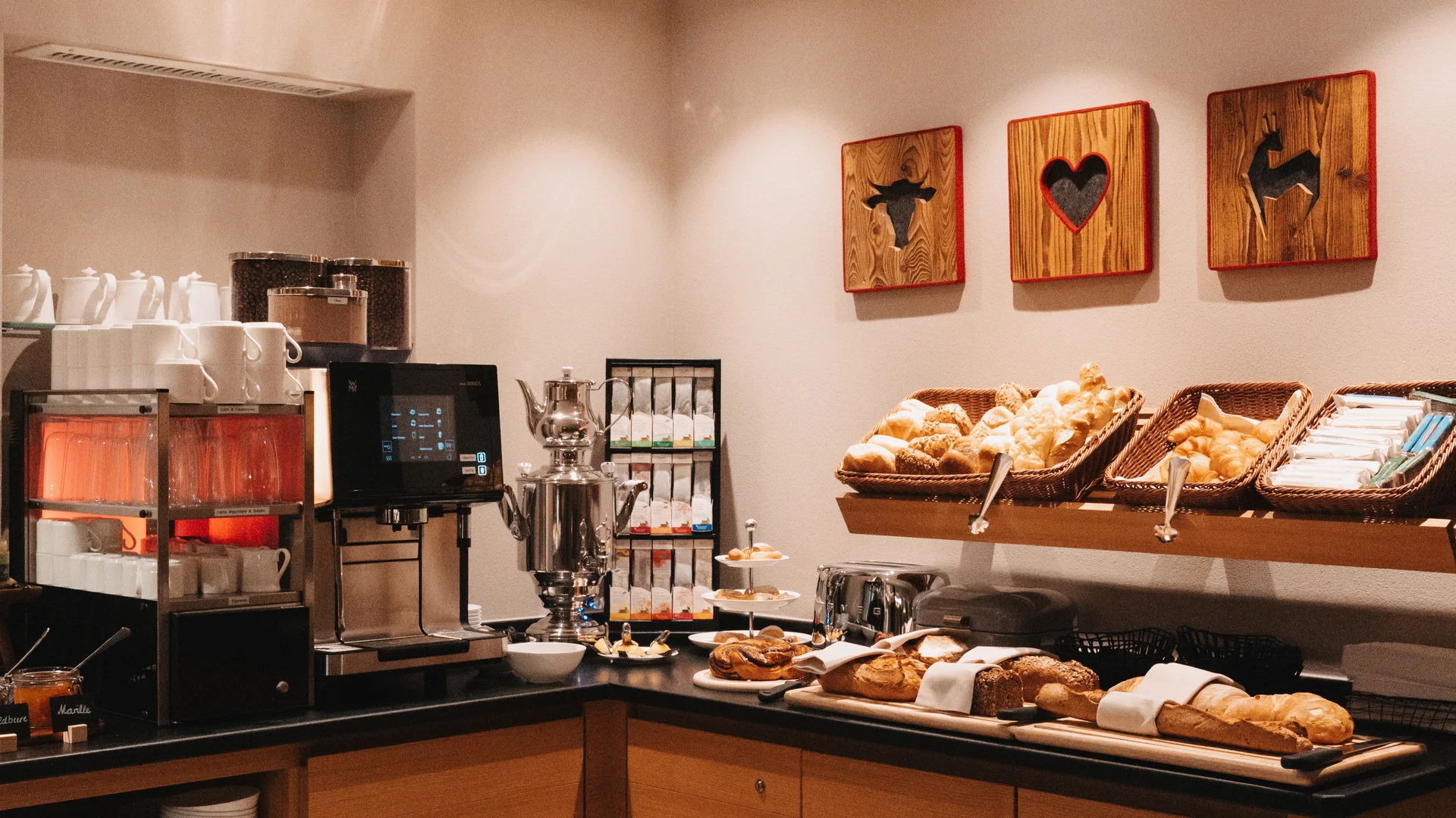 Picture gallery | Hotel Panorama in Lech am Arlberg Breakfast buffet with pastries, bread and a coffee machine