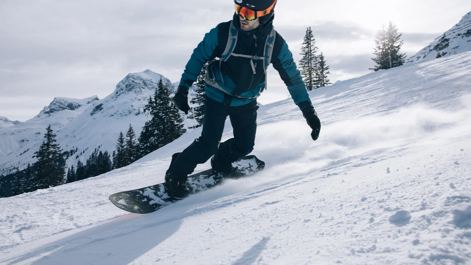 Picture gallery | Hotel Panorama in Lech am Arlberg Snowboarder rides down a snowy mountain slope