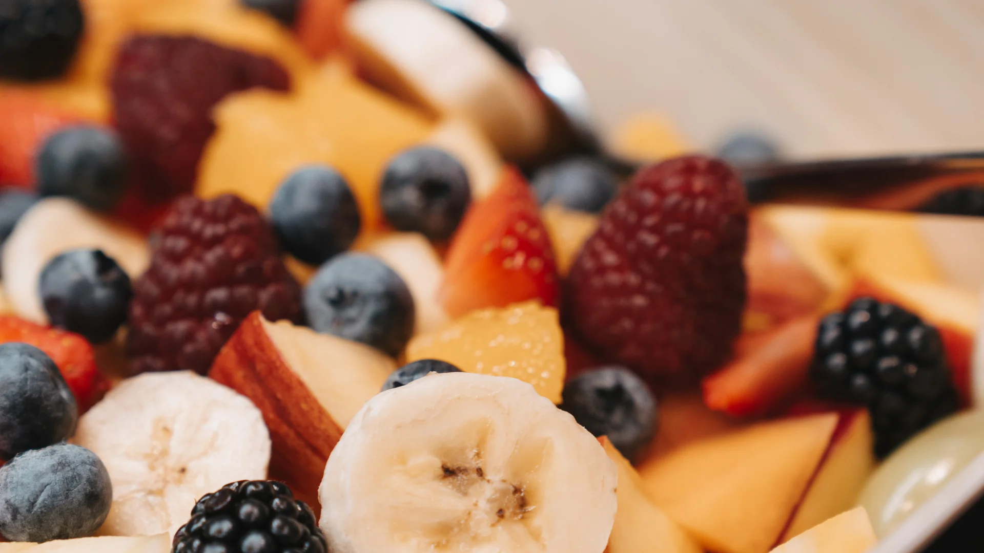 Picture gallery | Hotel Panorama in Lech am Arlberg Fresh fruit salad with berries, melon, banana and pieces of peach