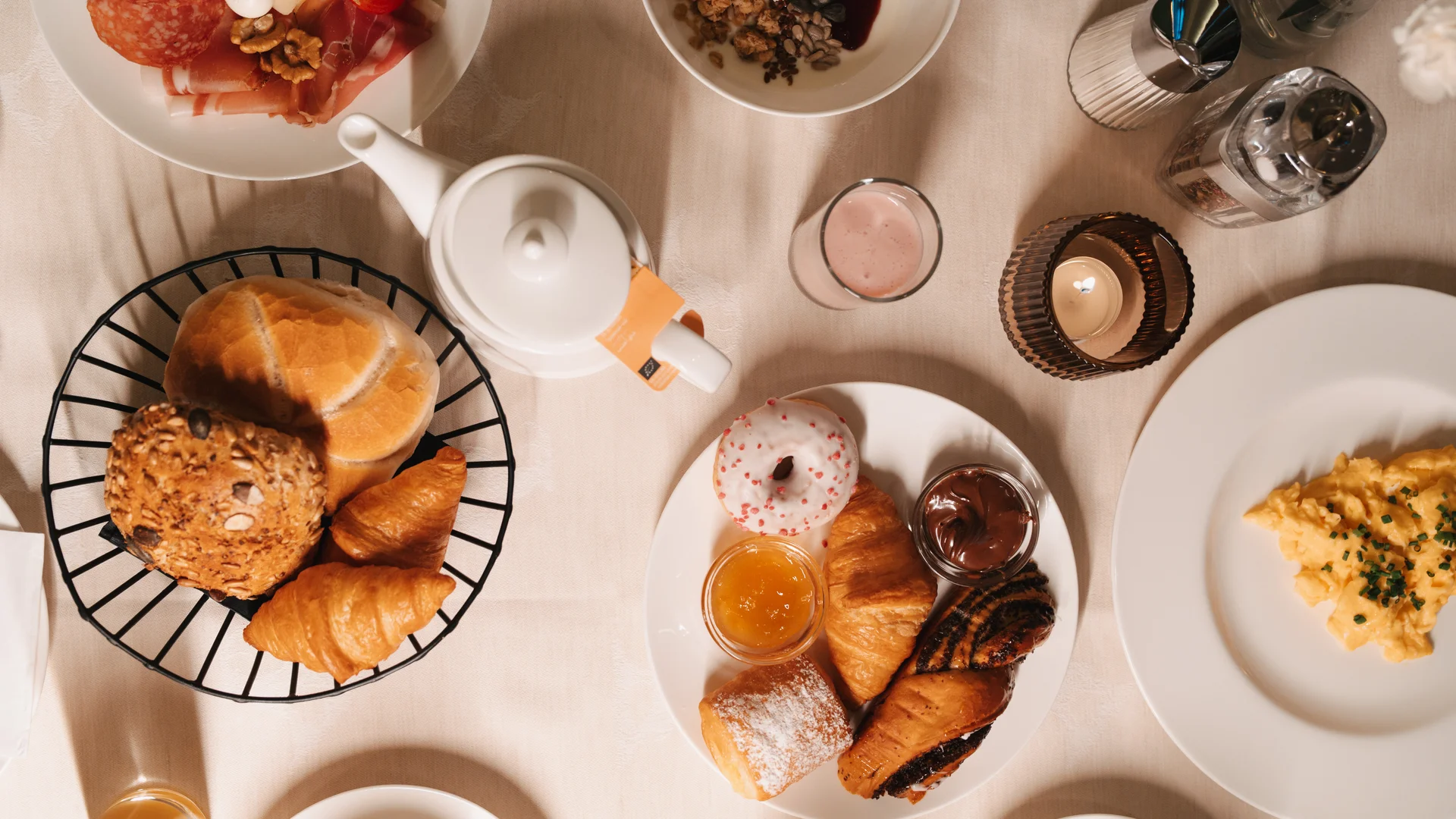 Picture gallery | Hotel Panorama in Lech am Arlberg Overhead view of breakfast with bread, croissants, pastries, cold cuts and scrambled eggs