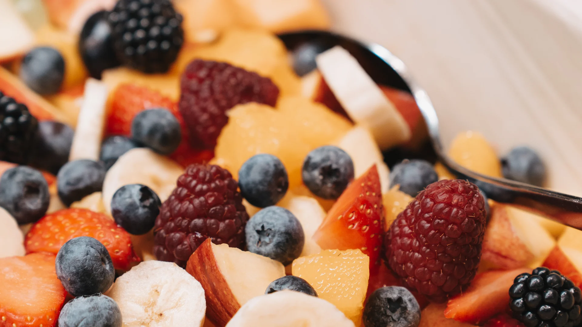 Picture gallery | Hotel Panorama in Lech am Arlberg Bowl of fresh fruit with berries and banana slices