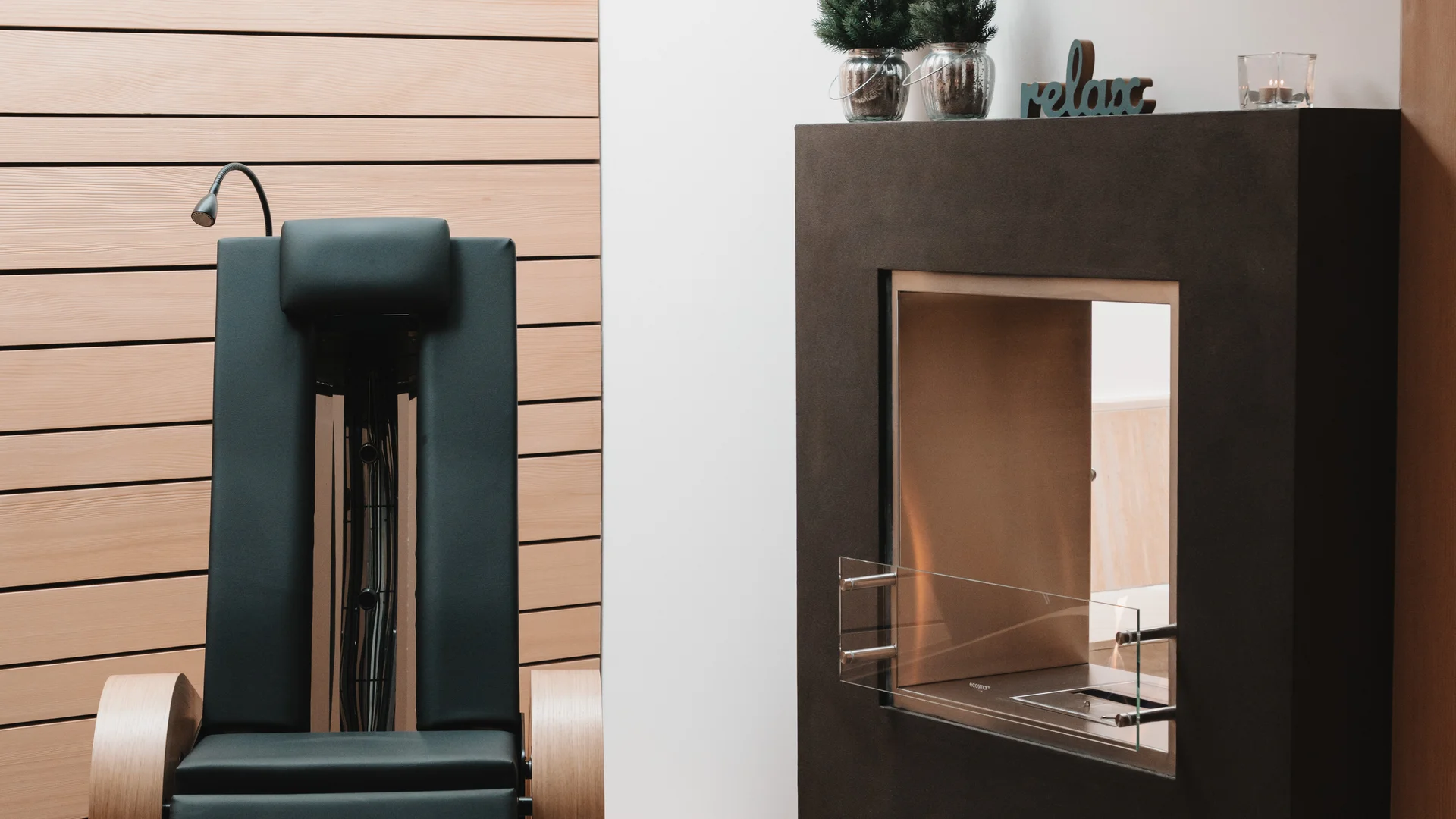 Picture gallery | Hotel Panorama in Lech am Arlberg Upholstered wooden chair beside a modern fireplace and large wall clock