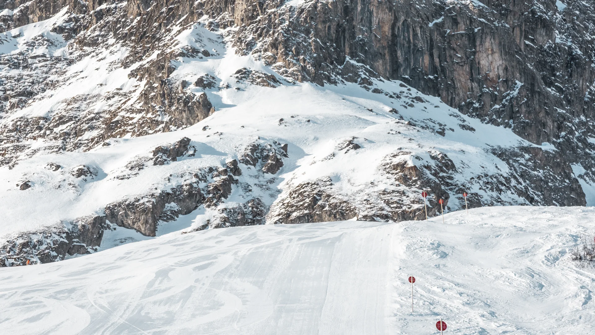 Picture gallery | Hotel Panorama in Lech am Arlberg Skier carving down a groomed slope beneath a snow-covered mountain